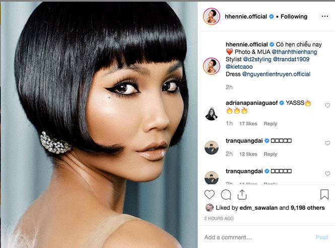 Hoa hậu H'hen Niê gây chú ý với mái tóc ngắn để mái bằng khác lạ.