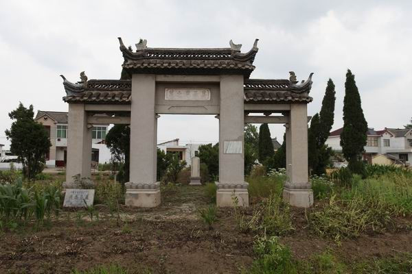 Sau khi qua đời, Ngô Thừa Ân được chôn cất tại thôn Nhị Bảo, thị trấn Mã Điện, huyện Hoài An. Ngôi mộ của Ngô Thừa Ân nằm trên khu đất rộng với những cây bách ở hai bên mộ.