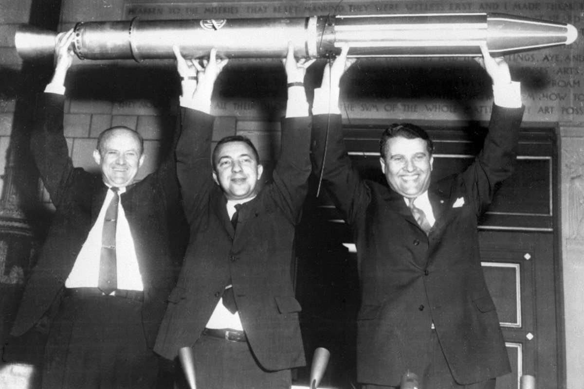 Chính vì điều này, Mỹ đã triển khai dự án "Cái kẹp giấy" do Văn phòng dịch vụ chiến lược (OSS) (cơ quan tình báo tiền thân của Cơ quan Tình báo Trung ương CIA) phụ trách.