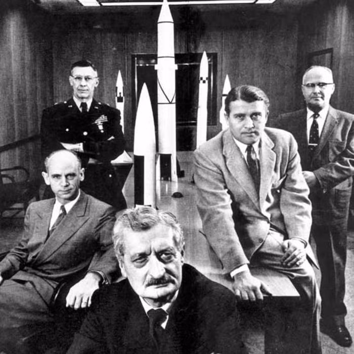 Khi ấy, Mỹ tiến hành thu thập các tài liệu, văn bản quan trọng có liên quan đến cuộc chiến cũng như thẩm vấn các nhà khoa học làm việc cho Hitler tại các cơ sở nghiên cứu nhằm có được những thông tin quan trọng về các thành tựu mà họ đạt được.