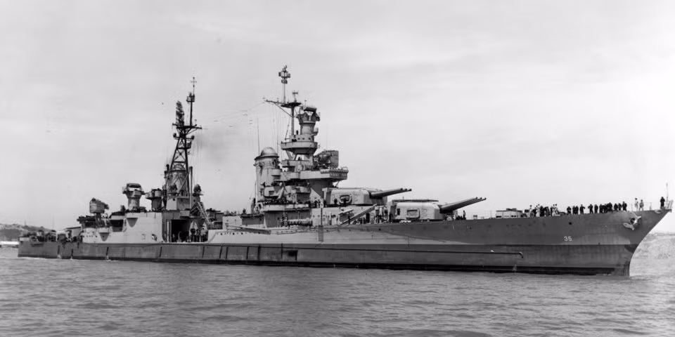 Tuy nhiên, khi đi qua đảo Palau ngày 30/7/1945, tuần dương hạm USS Indianapolis (CA-35) bị tàu ngầm của Nhật Bản phát hiện và tấn công bằng ngư lôi.