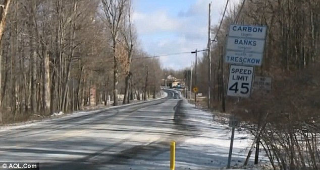 Trên đường trở về nhà, Justin bị ngất và bất tỉnh. Theo đó, anh nằm trong tuyết lạnh -5 độ C suốt đêm.