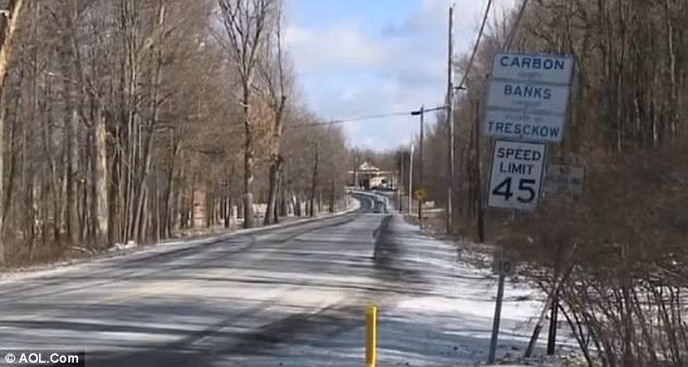 Trên đường trở về nhà, Justin bị ngất và bất tỉnh. Theo đó, anh nằm trong tuyết lạnh -5 độ C suốt đêm.