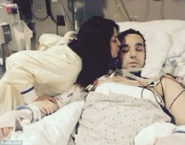 Khi cảnh sát và nhân viên y tế đến hiện trường, toàn thân Justin lạnh cóng. Mọi người cho rằng Justin đã chết cóng. Thậm chí, ngay cả ông Don cũng gọi điện cho vợ và thông báo rằng con trai đã chết.