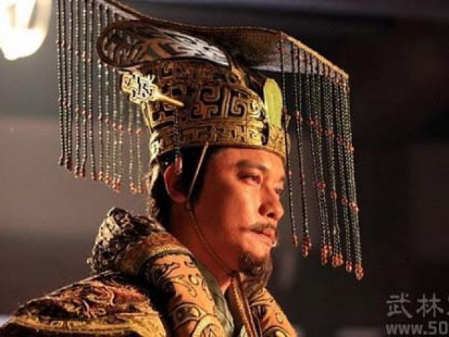 Người lên kế hoạch ám sát Tần Thủy Hoàng là Thái tử Đan của nước Yên. Kinh Kha - người nước Vệ - đã trở thành môn khách của nước Yên nhận nhiệm vụ thích sát vua Tần hung bạo với nhiều nguy hiểm.