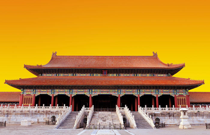 Quan lại đại thần bị hạn chế ra vào Tử Cấm Thành. Họ chỉ được vào một số nơi nhất định trong Tử Cấm Thành.