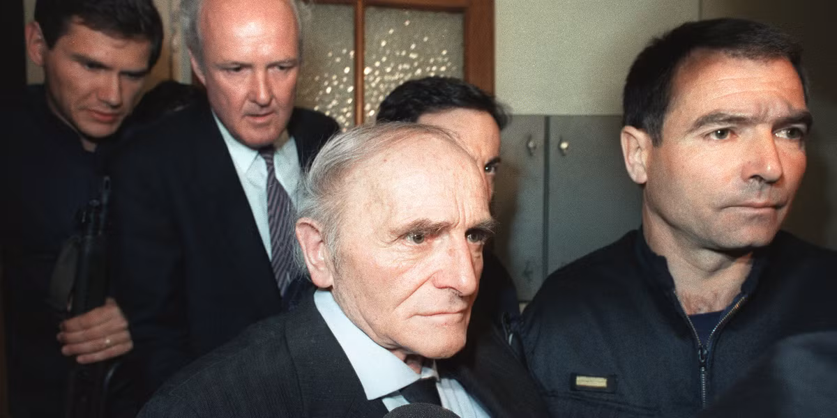 Những trẻ em vô tội này bị "gã đồ tể Lyon" bắt và đưa đến trại tập trung Auschwitz. Tại đây, toàn bộ tù nhân bị đưa vào các phòng hơi ngạt và tử vong trong đau đớn. Đây chỉ là số nhỏ trong số hàng ngàn người Do Thái bị Klaus Barbie đưa đến các trại tập trung của Hitler.