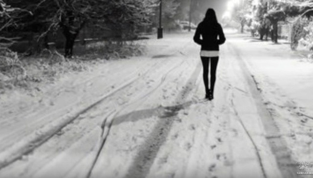 Tuy nhiên, do thời tiết quá lạnh giá (-22 độ C) và ở ngoài trời tuyết khoảng 6 giờ đồng hồ, Hilliard bị bất tỉnh trên đường đi và cơ thể đóng băng.