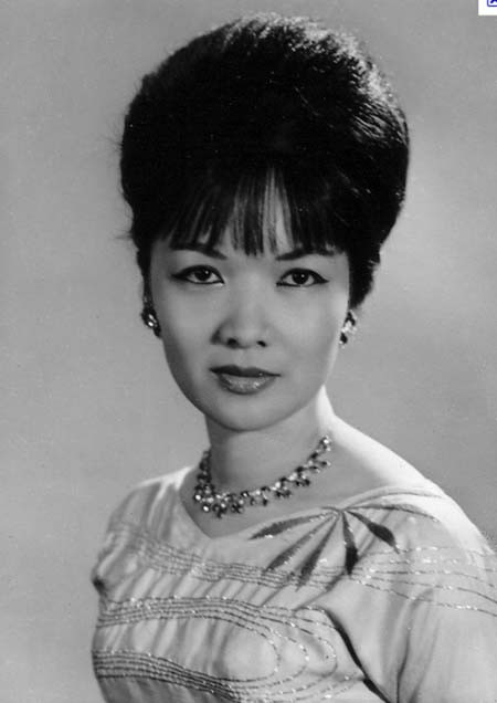 Sau khi chồng mất, bà Trần Lệ Xuân cùng con gái sang Italy sống một thời gian. Một thời gian sau, các con trai của bà Trần Lệ Xuân được phép rời Sài Gòn và gặp bà Trần Lệ Xuân tại Paris, Pháp.