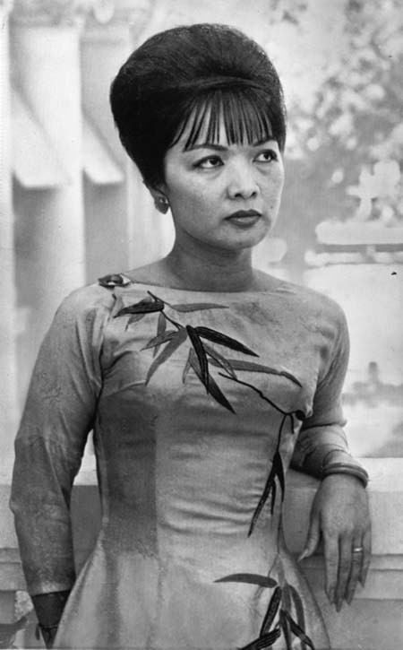 Năm 1990, người em út của Ngô Đình Diệm là Ngô Đình Luyện qua đời tại Paris vì bệnh. Mẹ con bà Trần Lệ Xuân cũng không thể đến dự tang vì hai bên từng xảy ra xích mích.