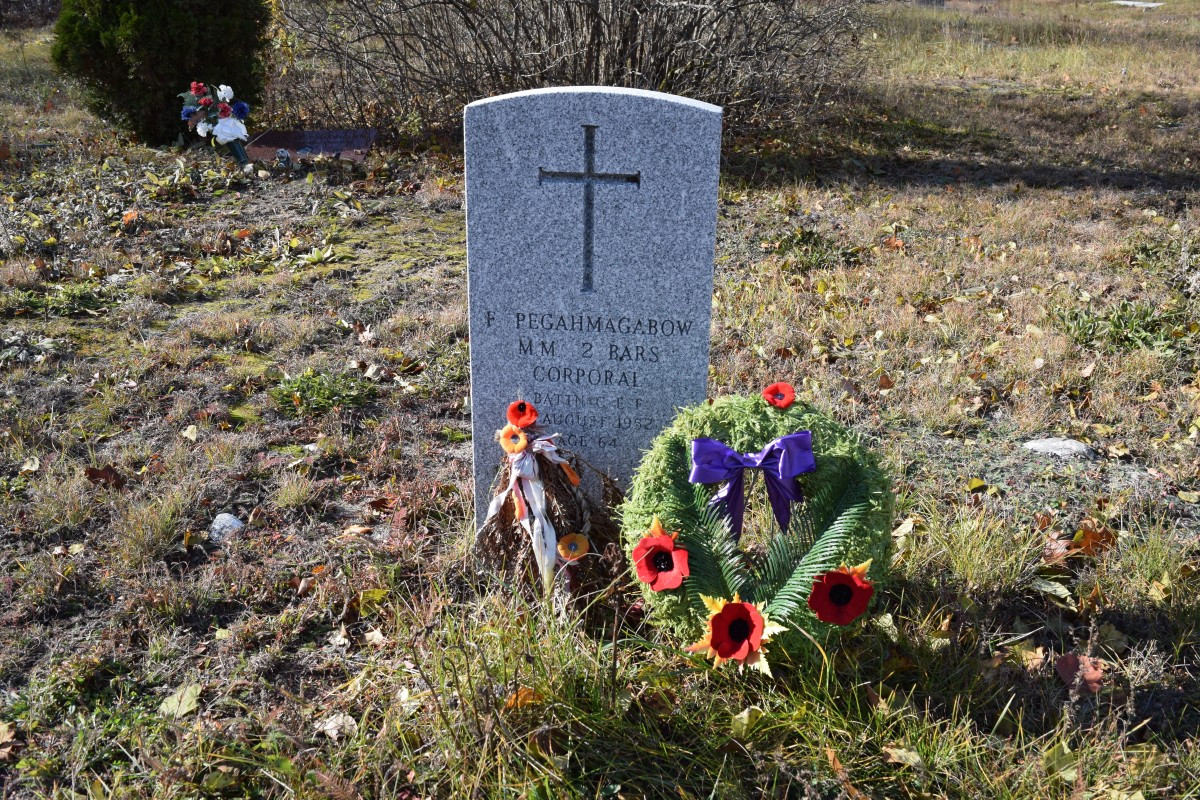 Năm 1919, Pegahmagabow giải ngũ và sinh sống ở Canada cho đến cuối đời. Ông qua đời ngày 5/8/1952.