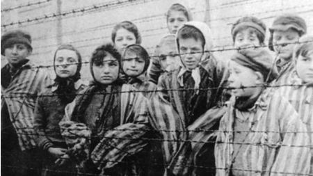 Cụ thể, trong Thế chiến 2, các nhà khoa học làm việc cho Hitler đã sử dụng phenol để tiêm vào cơ thể tù nhân.