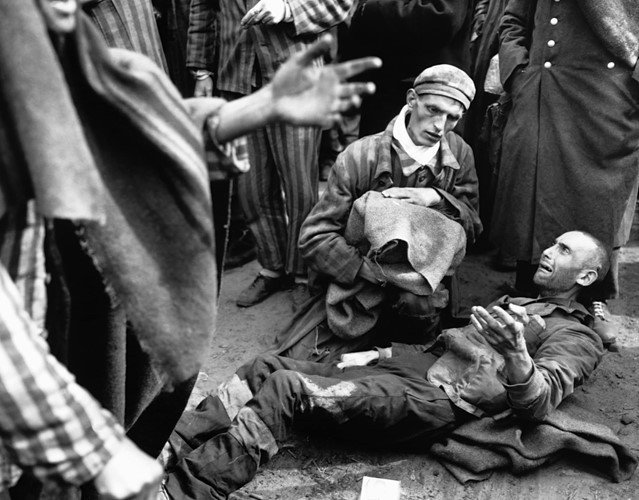 Chính vì vậy, sau khi phát xít Đức bị đánh bại, nhiều quan chức cấp cao, bác sĩ, nhà khoa học... làm việc cho Hitler bị bắt giữ và đưa ra xét xử để trả giá cho những tội ác đã gây ra đối với hàng triệu tù nhân trong Thế chiến 2. Video: Tiếp tục truy tìm tội phạm chiến tranh thời phát xít Đức (nguồn: VTC14)