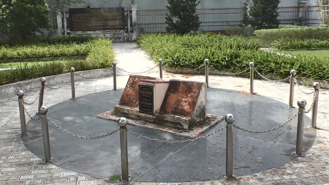 Đồng hồ đá xem giờ bằng ánh nắng mặt trời ở Việt Nam Dong ho da xem gio bang anh nang mat troi o Viet Nam