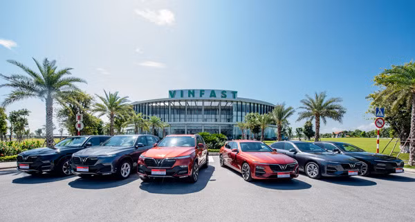 VinFast lo gan 300 trieu dong/xe, gio tang gia... khach hang co doc tien mua?-Hinh-2
