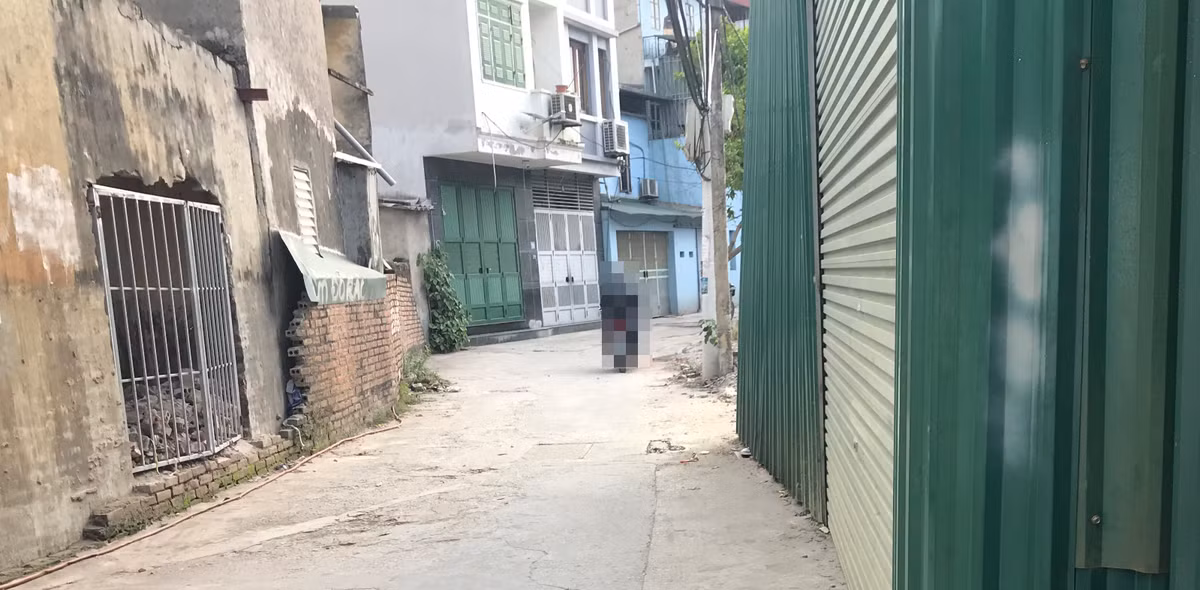 Bước đầu, trao đổi với PV Kiến Thức một cán bộ thuộc Tổ Quản lý trật tự xây dựng và đô thị phường Khương Đình xác nhận khu vực mà người dân đã phản ánh đúng là đất nông nghiệp. Tuy nhiên thời gian gần đây không có một trường hợp nào xây dựng mới trên đất nông nghiệp.