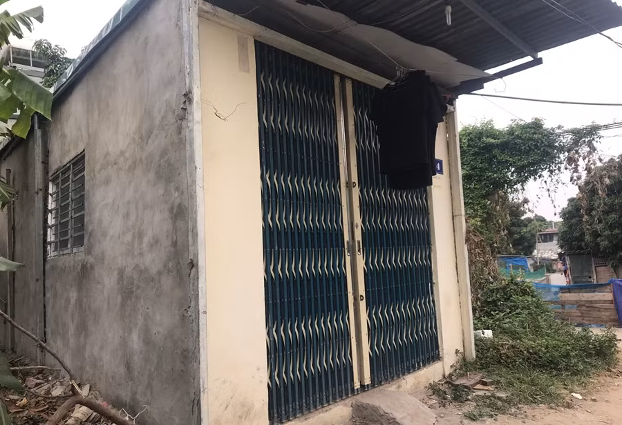 Một vài ngôi nhà cấp 4, dù xây trên đất nông nghiệp nhưng vẫn được gia chủ đánh số nhà rõ ràng.