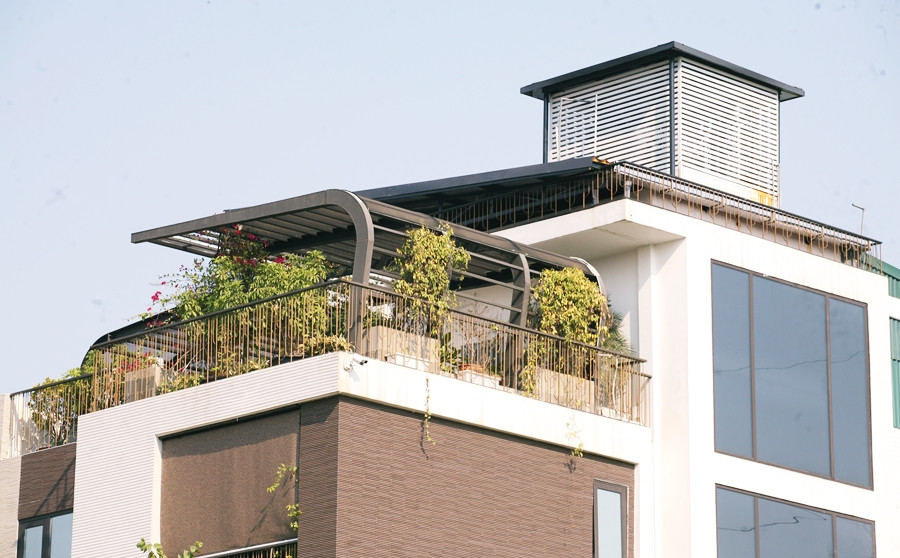 Cận cảnh một ngôi nhà mẫu tại dự án Nhà ở thấp tầng và khu tái định cư kết hợp thương mại (phường Hoàng Liệt, quận Hoàng Mai) do Công ty TNHH đầu tư bất động sản Linh Đàm làm chủ đầu tư.