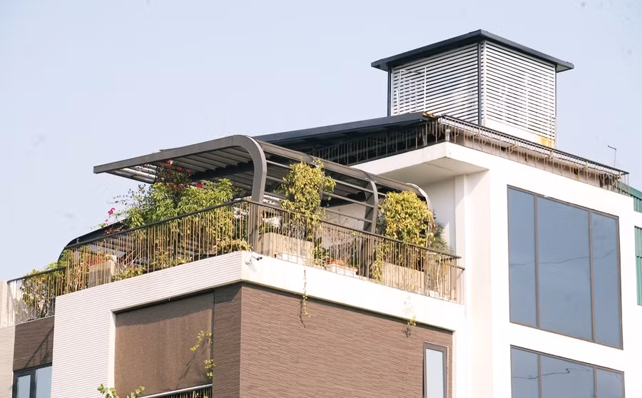 Cận cảnh một ngôi nhà mẫu tại dự án Nhà ở thấp tầng và khu tái định cư kết hợp thương mại (phường Hoàng Liệt, quận Hoàng Mai) do Công ty TNHH đầu tư bất động sản Linh Đàm làm chủ đầu tư.