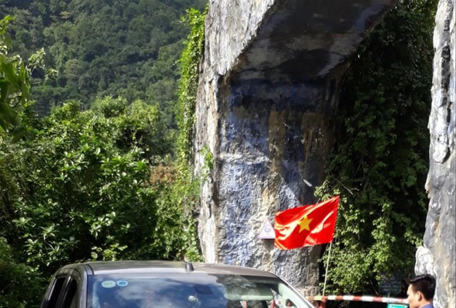 Nghi van pho chu tich xa van chuyen thit dong vat hoang da