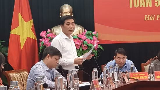 Ông Nguyễn Kim Pha, Chánh văn phòng UBND TP. Hải Phòng cung cấp thông tin trả lời báo chí