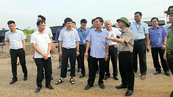 Ông Nguyễn Văn Tùng, Chủ tịch UBND TP. Hải Phòng đã trực tiếp kiểm tra hiện trường, chỉ đạo xử lý nghiêm, dứt điểm tình trạng lấn chiếm đất đai tại phường Thành Tô, quận Hải An