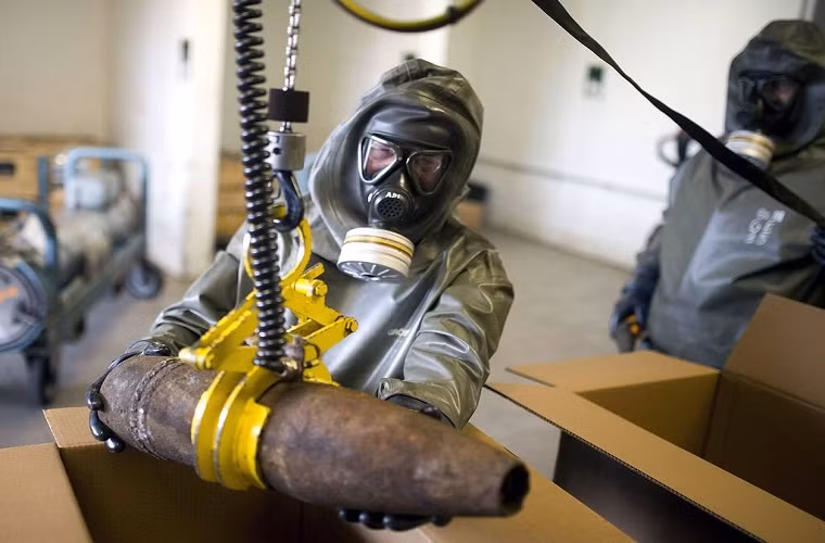 Vũ khí hóa học: từ lâu Triều Tiên đã xây dựng cho mình một kho vũ khí hóa học nhất định, tuy nhiên nó lại không được công khai như vũ khí hạt nhân. Và nước này luôn giữ bí mật về các kho vũ khí hóa học của mình cũng như chưa bao giờ nhắc tới việc sử dụng loại vũ khí chết người này nếu xảy ra chiến tranh.