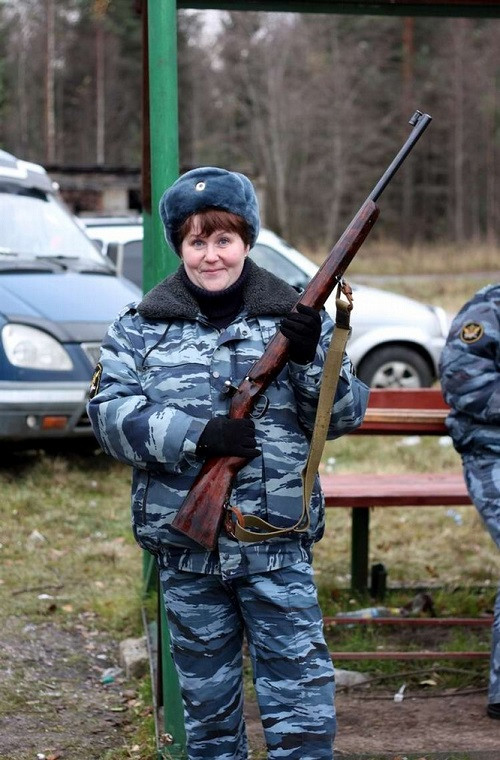 Trong đó kể cả việc sử dụng súng.