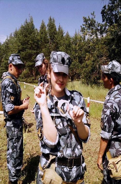 Công tác bảo vệ và quản lý an ninh tại các trại giam của Nga đều do Cục Quản lý trại giam Nga (FSIN) thực hiện và ngoài lực lượng quản giáo là nam thì FSIN cũng còn các quản giáo là nữ. Và mặc dù phải làm việc trong môi trường đặc biệt nhưng các nữ quản giáo Nga vẫn giữ được cho mình tính cách như bao người phụ nữ bình thường khác.