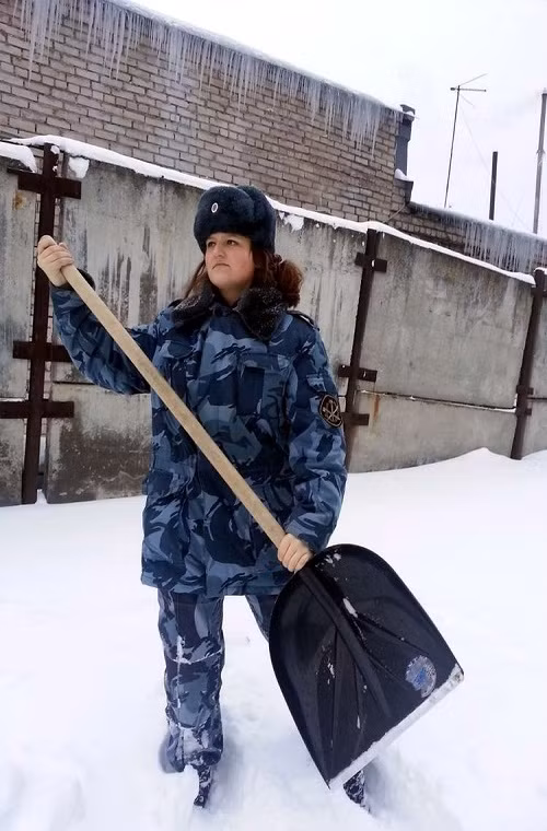 Các nữ quản giáo của FSIN hầu như đều phải thực hiện mọi công việc mà một quản giáo nam phải làm.