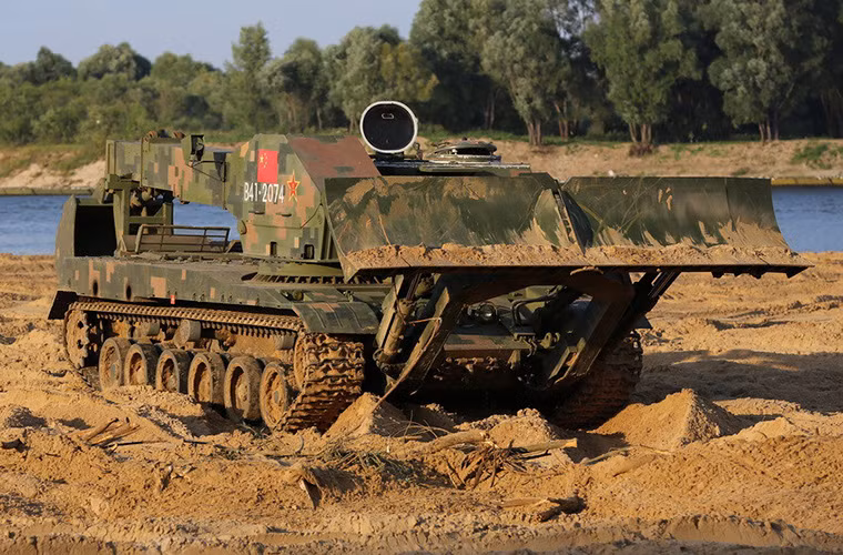 Mặc dù Trung Quốc vẫn chưa công bố thông số kỹ thuật của GCZ-112 nhưng do nó sử dụng khung gầm của Type 96 nên nhiều khả năng mẫu xe công binh này sẽ có trọng lượng trên 43 tấn.