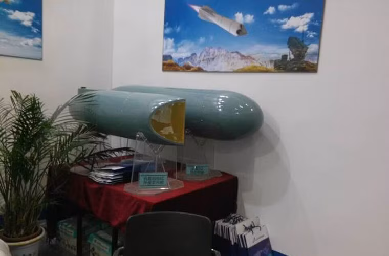 Còn đây là hệ thống phát hiện - dẫn đường quang học liên hợp AUEODS của A-Star có thể phát hiện mục tiêu trên không ở cự ly đến 200km.