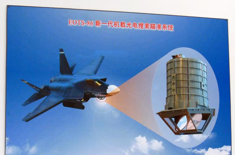 Ảnh mô phỏng hệ thống ngắm tìm quang học trên máy bay thế hệ mới EOTS-86.