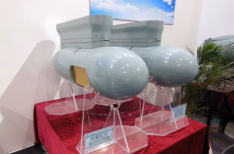 Tại triển lãm Bắc Kinh, A-Star đã giới thiệu hàng loạt pod trinh sát, ngắm bắn thường được lắp trên các giá treo ngoài của tiêm kích đa năng.