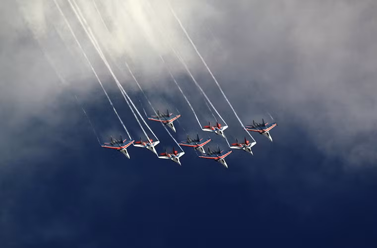 Vào năm 2004, Phi đội bay hỗn hợp giữa Russkiye Vityazi và Swifts đã thiết lập một kỷ lục thế giới mới trong một màn trình diễn trên không.