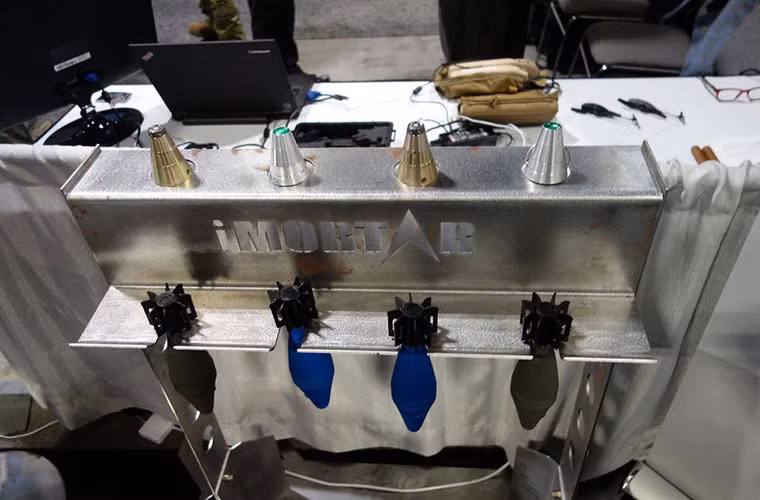 Ngoài trang bị đạn nổ mạnh, đạn khói, đạn huấn luyện, còn có thể phóng đạn nhiệt áp, đạn phosphorus trắng, đạn phosphorus trắng đỏ và đạn pháo sáng. Tất cả đạn của súng cối iMortar đều trang bị ngòi nổ của công ty Junghans Đức.