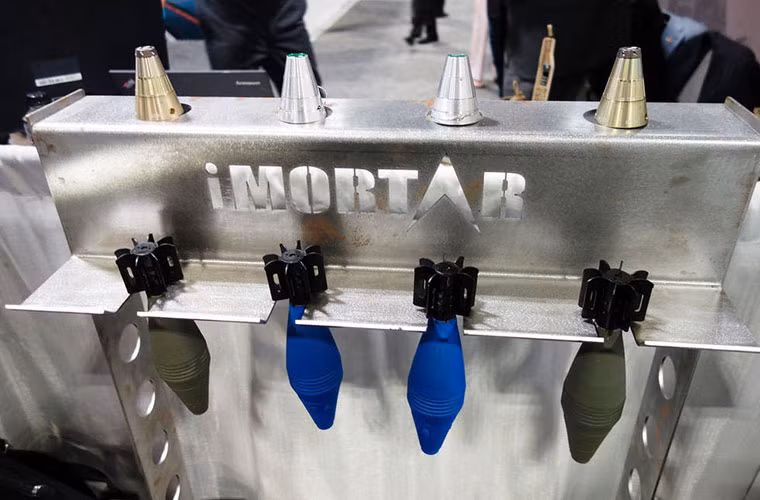 Cận cảnh các loại đạn của súng cối loại siêu nhẹ iMortar được trưng bày tại đại hội công nghiệp tác chiến đặc biệt năm 2015 (SOFIC Special Operations Industry Conference).