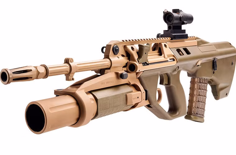 Gần đây, Lục quân Australia đã tiếp nhận số lượng nhỏ súng trường tấn công F90 để sử dụng thử, đánh giá trước khi khẩu súng tối tân này chính thức đưa vào sản xuất hàng loạt.