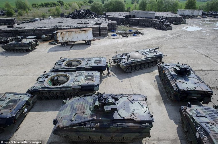 Những chiếc xe thiết giáp chiến đấu Marder đang chờ được hóa kiếp.