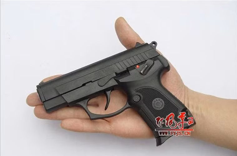 Ngoài ra chốt bắn an toàn của súng CF07 được cải tiến tốt và an toàn hơn.