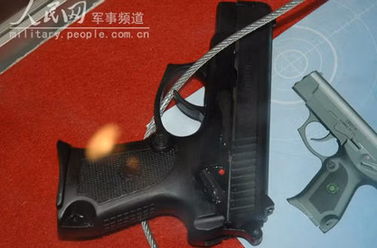 Súng sử dụng phương thức bắn bán tự động, với tốc độ viên đạn được bắn ra khỏi nòng súng hơn hoặc bằng 320 m/s và tầm bắn hiệu quả là 50m, độ chính xác khi bắn là tầm 50m ≤ 6 cm, tầm 100m ≤ 13 cm.