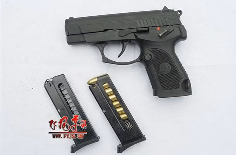 Hộp tiếp đạn của súng lục CF07 chứa được 7 viên 9x19mm.