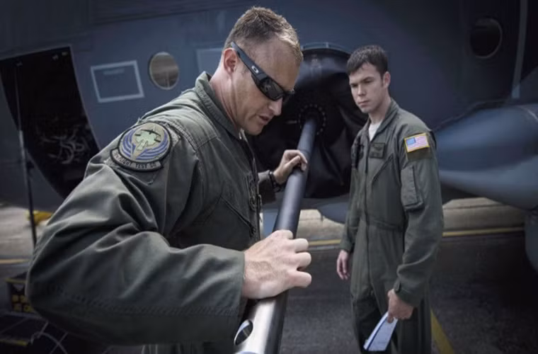 Trong ảnh là các phi công AC-130J đang kiểm tra lại pháo ATK GAU-23 của AC-130J trong buổi lễ chuyển giao tại căn cứ không quân Hurlburt Field.