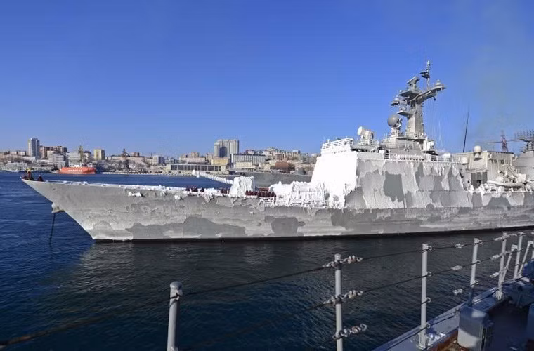 Tàu khu trục ROKS Choi Yeoung của Hải quân Hàn Quốc cũng từng gặp tình trạng tương tự trong chuyến thăm Nga cuối năm 2014.