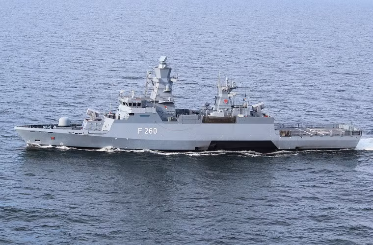 Tàu hộ vệ lớp K130 Braunschweig mang số hiệu F260 của Hải quân Đức.