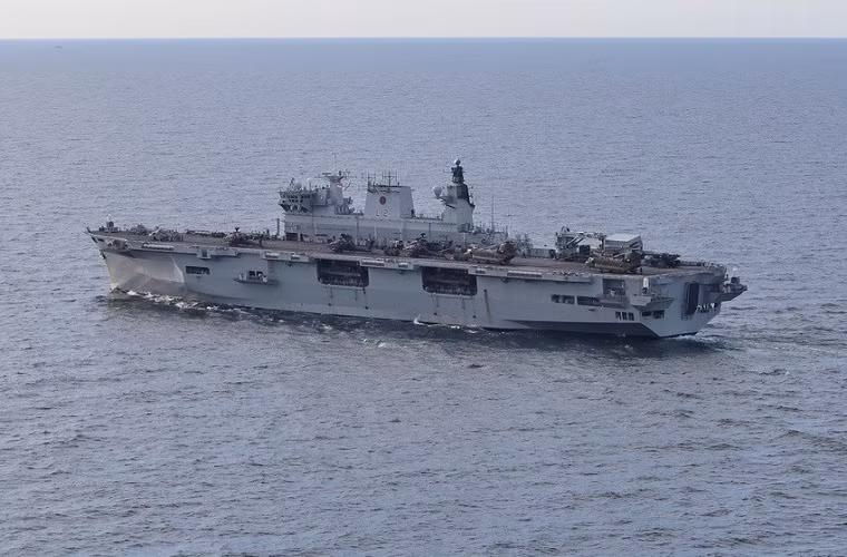 Các quốc gia thành viên NATO đã điều động khoảng 50 tàu chiến, 61 máy bay chiến đấu cùng hơn 5.000 binh sĩ để tham gia BALTOPS-2015 - một trong những cuộc tập hải quân thường niên lớn nhất trong năm của NATO. Trong ảnh là tàu đổ bộ tấn công HMS Ocean (L12) của Hải quân Hoàng gia Anh tham gia BALTOPS-2015.