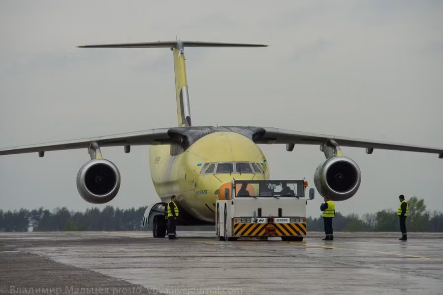 Máy bay vận tải An-178 có khả năng mang theo 18 tấn hàng hóa với hành trình bay xa 1.000 km trong một lần tiếp nhiên liệu. Nếu mang 10 tấn hàng hóa, An-178 có thể mở rộng hành trình bay tới 4.000 km.