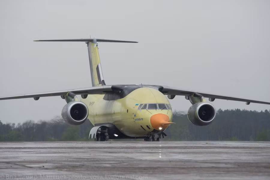 Công ty phát triển máy bay Antonov Ukraine cho hay, chuyến bay thử nghiệm lần đầu tiên của máy bay vận tải An-178 đã được thực hiện hôm 7/5/2015.