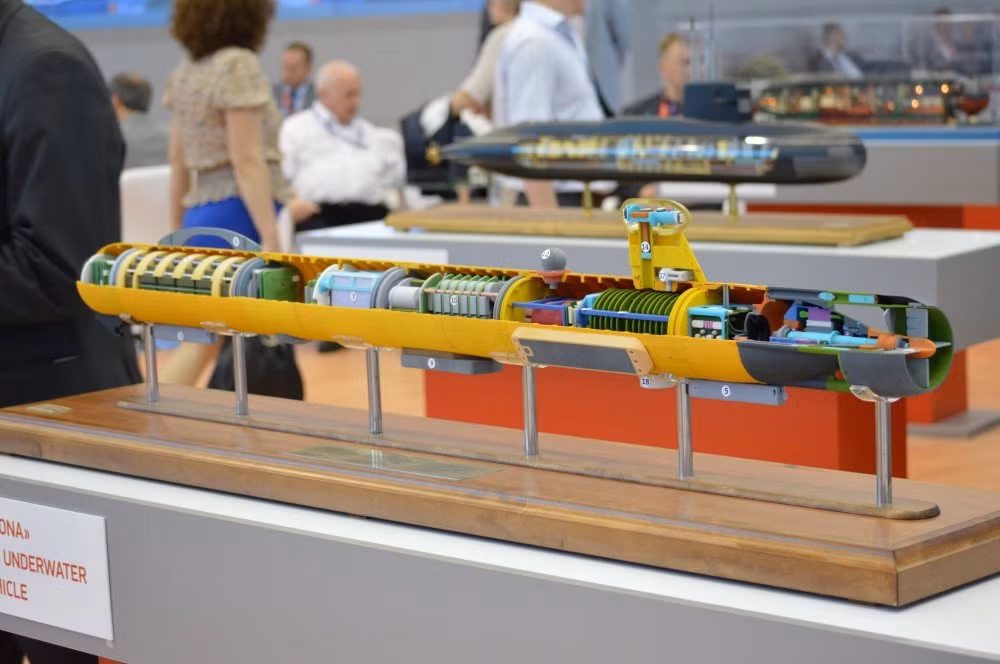 Trước đó tại Diễn đàn kỹ thuật-quân sự Army 2015, tàu lặn Yunona được cho đã gây rất nhiều chú ý đối với các khách hàng nước ngoài.