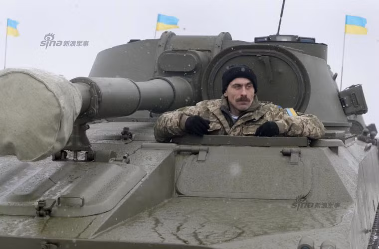 Việc trang bị vũ khí cho quân đội Ukraine lần này một mặt là để đối phó với cuộc xung đột giữa quân đội Ukraine với quân ly khai ở miền Đông nước này, một mặt là nuôi tham vọng đưa quân đội “trở thành một trong những đội quân hùng mạnh nhất châu Âu”.